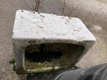 Pietra antica scavata