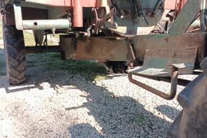 Trattore motoagricola