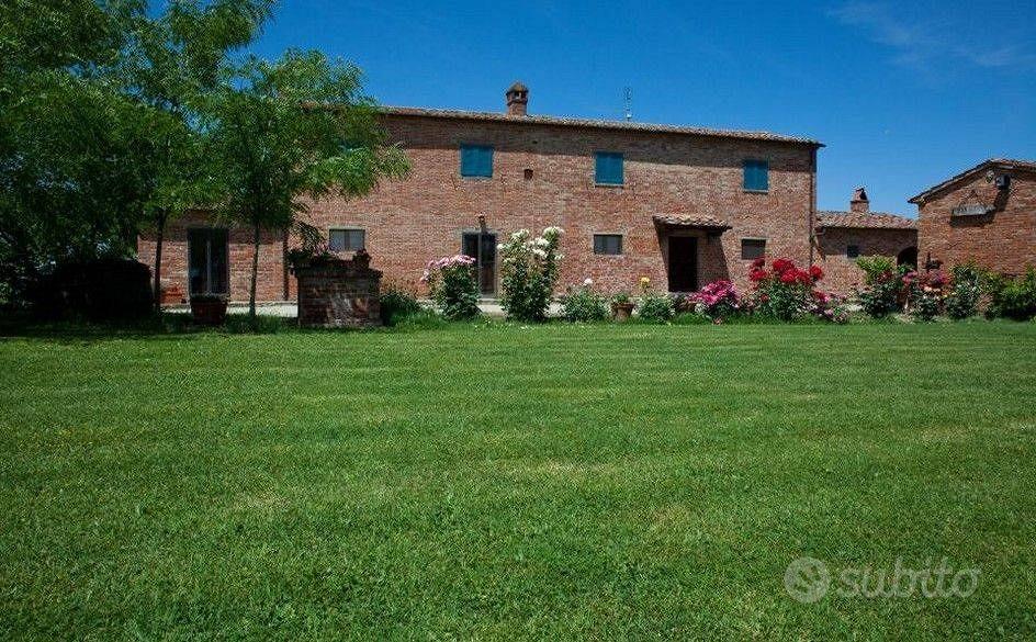 Rustico / Casale di 330 m² con più di 5 locali e b - Altro