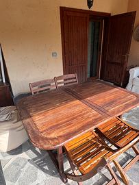 Tavolo in legno da esterno
