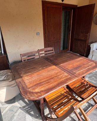 Tavolo in legno da esterno