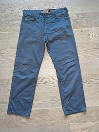 pantaloni guess