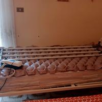 letto ospedaliero con  materasso antidecubito 
