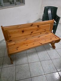 Panchina in legno.
