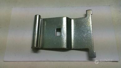 PIASTRINA GANCIO SPORTELLO BAULETTO VESPA PK 50 12