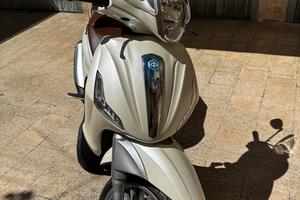 Piaggio Beverly 300ie(2011)-soli 6400 km