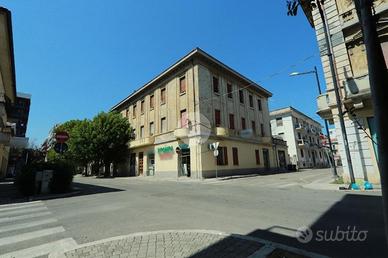 3 LOCALI A PESCARA