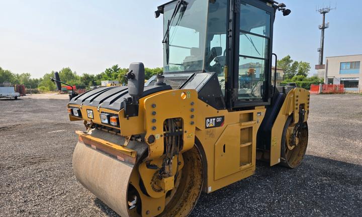 CAT CB7