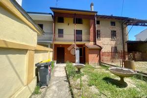 CASA SEMINDIPENDENTE A ISOLA SANT'ANTONIO