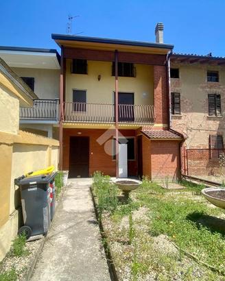 CASA SEMINDIPENDENTE A ISOLA SANT'ANTONIO