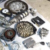 Lotto ricambi per suzuki GSX-R 750 anno 2001