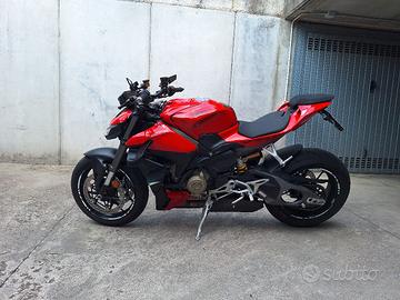  Ducati streetfighter v4  2025