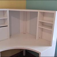 Scrivania angolare Ikea.