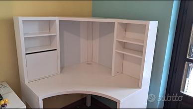 Scrivania angolare Ikea.
