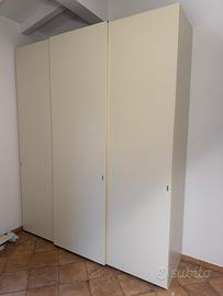 Armadio laccato con 3 ante scorrevoli 236x60x280