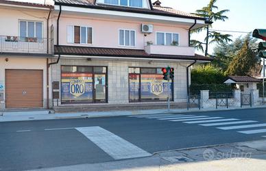 Monfalcone: locale commerciale