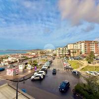 3 LOCALI A POZZUOLI