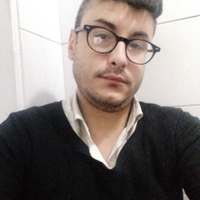 Cameriere a pranzo aiuto barista