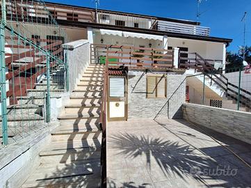 VILLA A SCHIERA CENTRALE A CASSANO DELLE MURGE