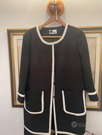 Cappotto nero completo con scarpe