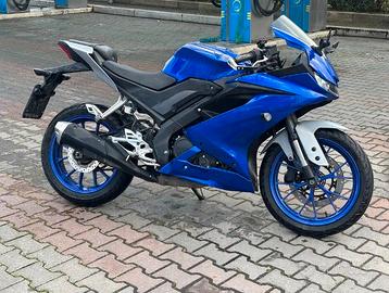 Yamaha YZF r125 anno 12/2021 Colore Blu racing