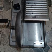 Affettatrice manuale usata in buone condizioni 