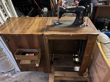 Macchina da cucireca a pedale