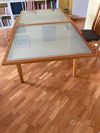 Tavolo in legno e vetro allungabile