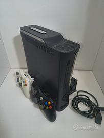Xbox 360 funzionante con cavi e 2 controller