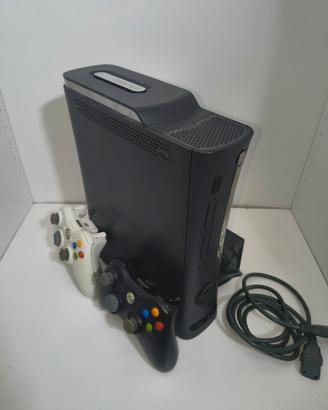 Xbox 360 funzionante con cavi e 2 controller