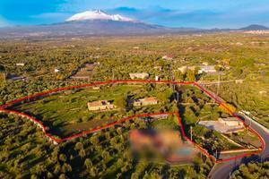 FABBRICATO RURALE 1059 mq con terreno 26.616 mq