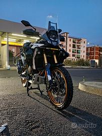 voge 800 rally