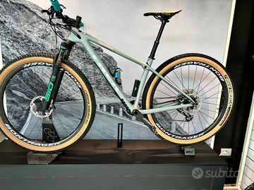 MTB TREK Pro Caliber 9.8 carbonio