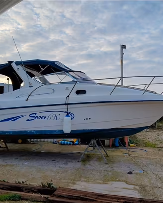 Barca saver 690 cabin