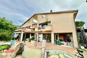 VILLA SINGOLA A CAMPELLO SUL CLITUNNO