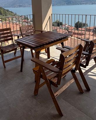 Tavolo allungabile e sedie in legno Foppapedretti