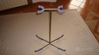 Cavalletto doppio per chitarra