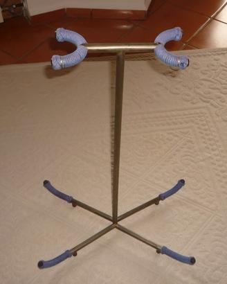 Cavalletto doppio per chitarra