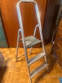 SCALETTA ALLUMINIO + SGABELLO LEGNO