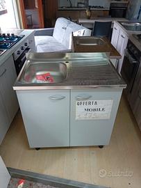 Lavello da cucina con mobile