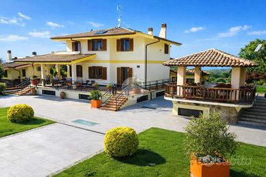 PORZIONE DI BIFAMILIARE A FRASCATI