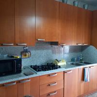 Cucina in legno di ciliegio
