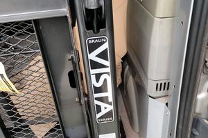 Sollevatore elettro- idraulico per disabili  