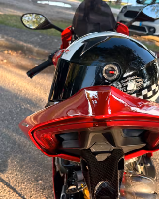 Ducati Panigale v4s tenuta perfettamente.