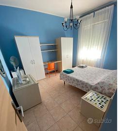 Camera matrimoniale arredata con bagno privato