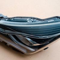 Faro anteriore sinistro Toyota Yaris