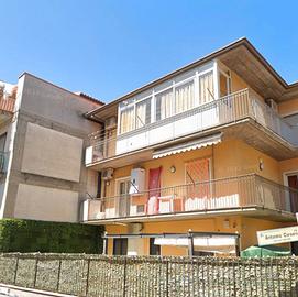 Camporotondo- Via Padre Pio - Vani 4 -Buone Condiz