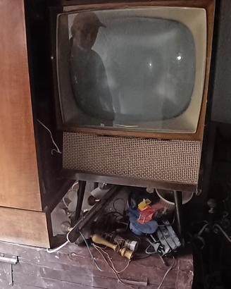 televisione anni 60 e radio  giradischi 