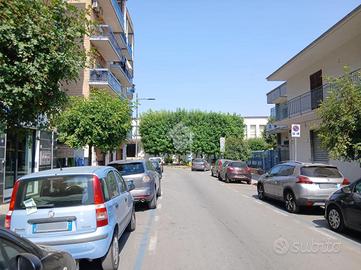 NEGOZIO A POMIGLIANO D'ARCO