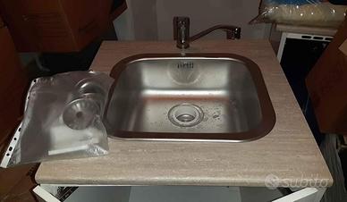 Lavandino in acciaio con sottolavello